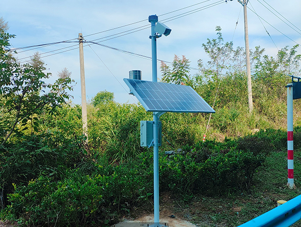 貴州鎮(zhèn)遠(yuǎn)縣211國(guó)道路面狀況監(jiān)測(cè)站案例實(shí)拍展示